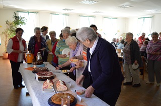 Foto vom Andrang am Kuchenbuffett